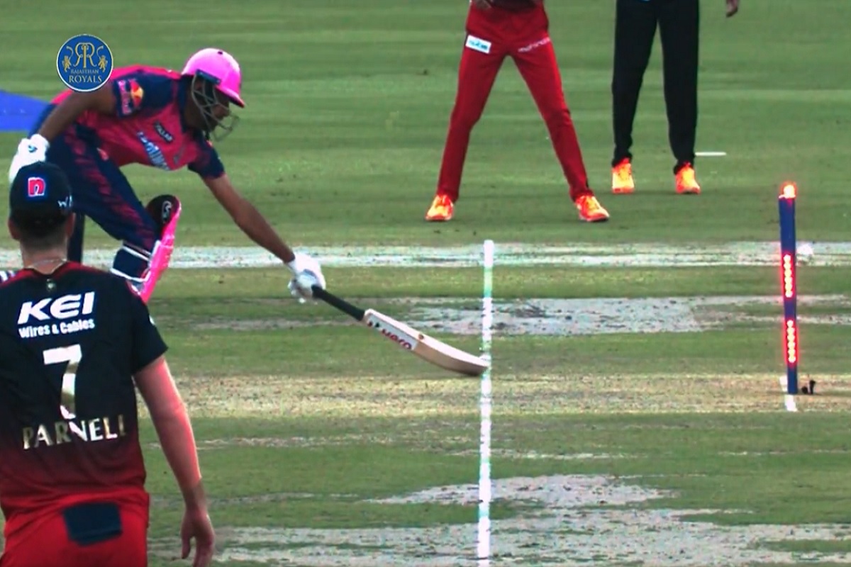 आरसीबीच्या विकेटकिपरची धोनी स्टाईल स्टॅम्पिंग, आर अश्विनला पाठवले माघारी