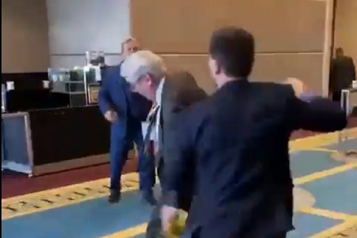 रशियन प्रतिनिधीचा आगाऊपणा, युक्रेनच्या खासदाराने दिला चोप; पाहा VIDEO