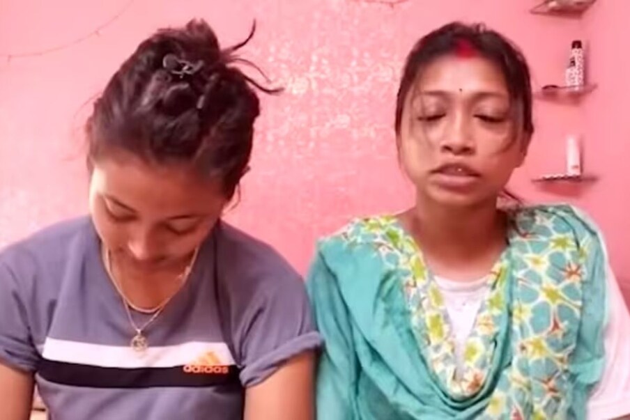 दोन्ही तरुणी सोशल मीडियाच्या माध्यमातून एकमेकांच्या संपर्कात आल्या. बऱ्याच दिवसांनी त्यांनी लग्न करण्याचा निर्णय घेतला. आता अडचण अशी होती, की मौसमीच्या मुलांचं काय होणार? त्यामुळे मौमिताने तिच्या मुलांना स्वेच्छेनं स्वीकारलं.