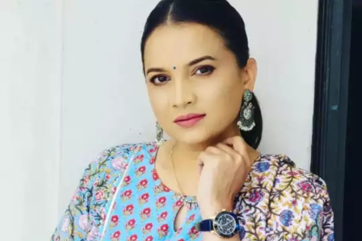 सासरच्या छळाला कंटाळून सोडलं घर अन् झाल्या सरकारी अधिकारी; जाणून घ्या सविता प्रधान यांची संघर्षगाथा