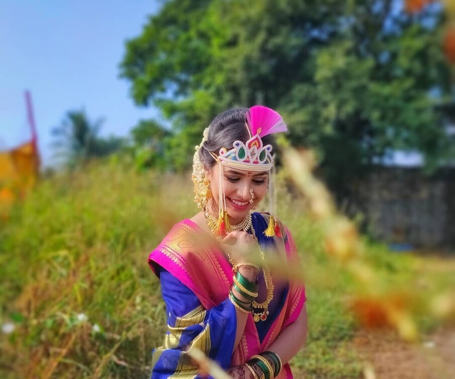 [object Object], ऐन लग्न सराईत सायलीचा लग्नातील बाशिंग बांधलेला फोटो सोशल मीडियावर व्हायरल होत आहे.