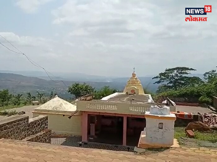 राजदंड धारण करण्याची पद्धत भारतात प्राचीन काळापासून आहे. सेंगोल चोल वंशाचे राजे वापरत होते. त्या काळात एक राजा दुसऱ्या राजाला सत्ता हस्तांतरीत करताना राजदंड सोपवत असत. 