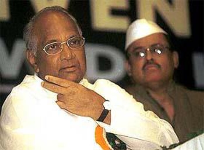 1956 साली 24व्या वर्षी शरद पवार राज्य युवक काँग्रेसचे अध्यक्ष.