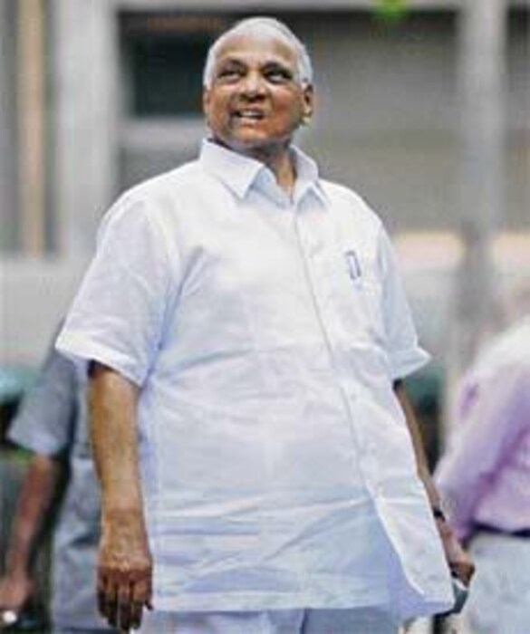 1985 मध्ये विधानसभेत पवारांचा विजय, विजयानंतर लोकसभा सदस्यत्वाचा राजीनामा.