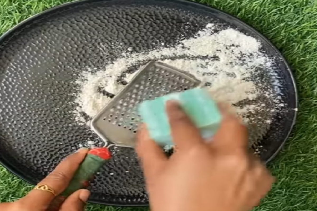 चपातीच्या पिठात साबणाचा वापर.