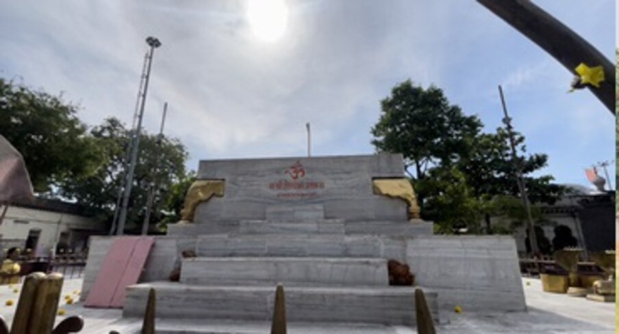 आज सोलापूर जिल्ह्यातील लोकांनाही काहीसा दिलासा असून तापमान चाळीसच्या आतच राहणार आहे. कमाल तापमान 38 अंश सेल्सिअस तर किमान तापमान हे 28 अंश सेल्सिअस असे राहील.