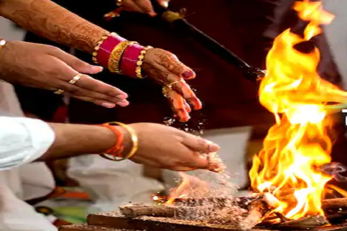 लग्नात सात फेरे का घेतले जातात