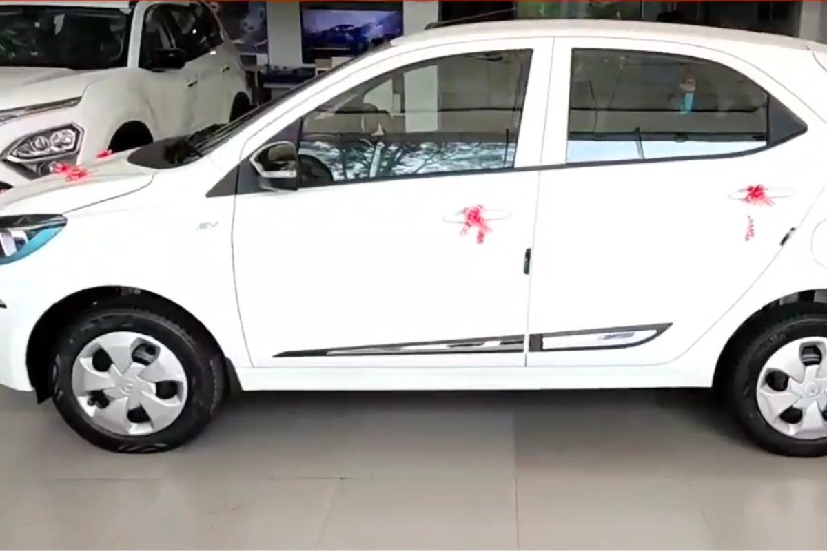 1.5 लाखांची सबसिडी, 8 वर्षांची वारंटी; शिक्षक आणि डॉक्टरांची आहे पहिली पसंद ही कार!