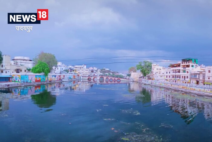 राजस्थानमधील लेकसीटी म्हणून ओळखळी जाणारं शहर म्हणजे उदयपूर हे आपल्या सौंदर्याच्या मोहकतेमुळे नवीन विक्रम नोंदवत आहे. उदयपूरचा वारसा, संस्कृती, आदरातिथ्य आणि शांत तलाव येथे येणाऱ्या पर्यटकांना भुरळ घातल्याशिवाय राहत नाही.