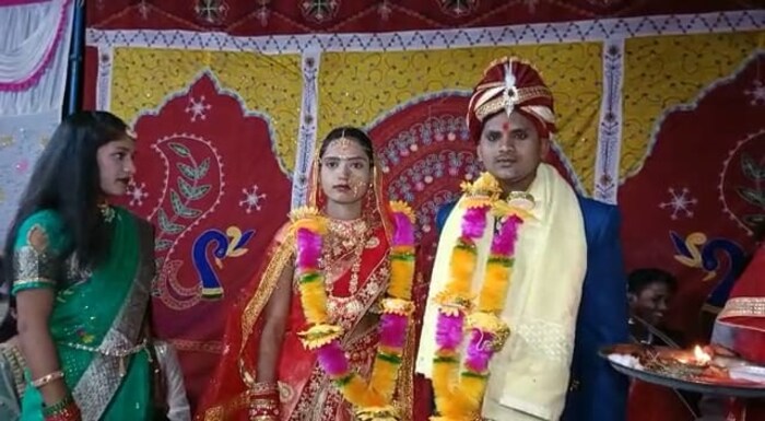वधूच्या वडिलांनी सांगितले की, लग्नाच्या एक दिवस आधी वर तुरुंगात गेल्याचे समजले. लग्न आधीच ठरलेले होते. सर्व तयारी झाली, म्हणून मुलीला आनंदाने निरोप देण्यात आला.
