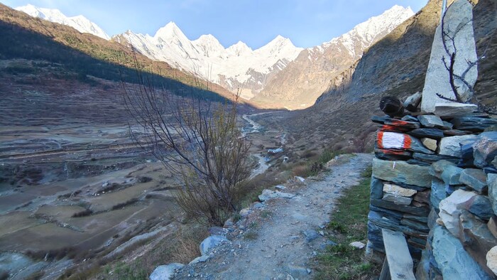 दारमा व्हॅली पर्यटनाचे मुख्य केंद्र बनत चालले आहे. येथील स्थानिक लोकांनी पर्यटकांसाठी आपल्या घरात होम स्टेची सोय केली आहे, जी सर्वांनाच आवडते. पंचचुली डोंगराव्यतिरिक्त इतरही अनेक अद्भुत गोष्टींची ओळख पर्यटकांना करून दिली जात आहे, मूलभूत सुविधा वाढल्या तर दर्मा येथील पर्यटनाचे हब बनू शकेल अशी शक्यता व्यक्त केली जात आहे.