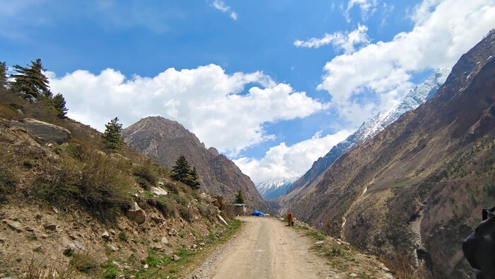 सध्या ही दरी पर्यटकांनी गजबजलेली आहे. आता येथील जनजीवन पुन्हा रुळावर आले आहे कारण येथे लोक फक्त 6 महिने राहतात, गावकरी परतल्यामुळे पर्यटकांना येथे सर्व सुविधा मिळत आहेत. 