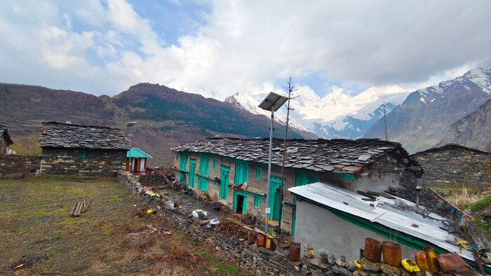 दरम्यान या ठिकाणापर्यंत पोहोचणे सोपे नाही यामुळेच ऑफ रोड अॅडव्हेंचर करण्यासाठी लोक येथे येत असतात. दारमा व्हॅली नद्या, धबधबे आणि पर्वतांमधील हिमनद्यांद्वारे पोहोचते. दारमामध्ये प्रवेश करताच समोरचा पंचचुली पर्वत पाहून सर्व थकवा निघून जातो.