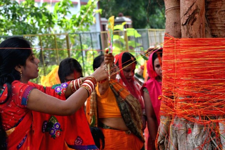 वटवृक्ष सांगतो, सत्यवान-सावित्रीचा इतिहास… __रावांचे नाव घेते, वटपौर्णिमेसाठी खास