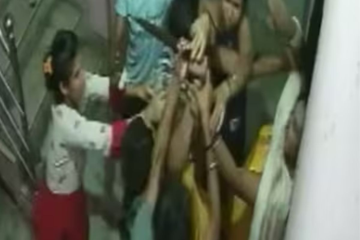 बापाने लेकीला 25 वेळा सुऱ्याने भोसकलं, पत्नीही जखमी; दिल्लीनंतर आणखी एक भयानक Video