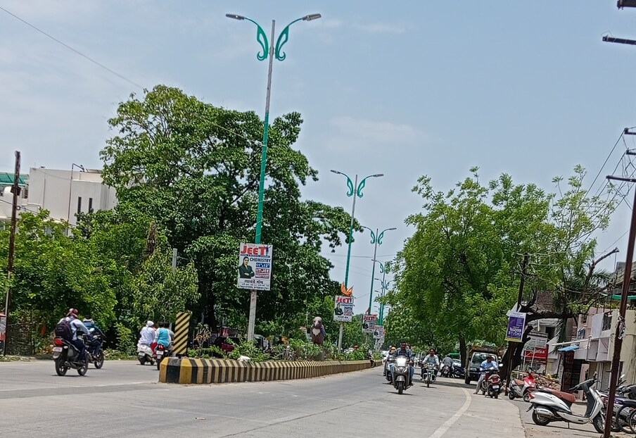 आज 23 मे रोजी किमान तापमान 28℃ तर कमाल तापमान 42 अंश सेल्सिअस असण्याची शक्यता आहे.