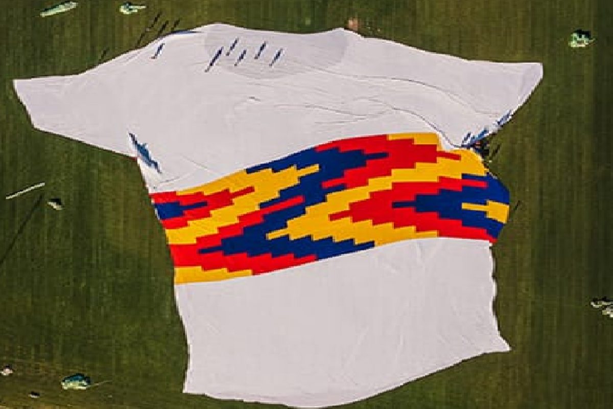 युनिक टी-शर्ट (फोटो सौजन्य - गिनीज बुक ऑफ वर्ल्ड रेकॉर्ड)