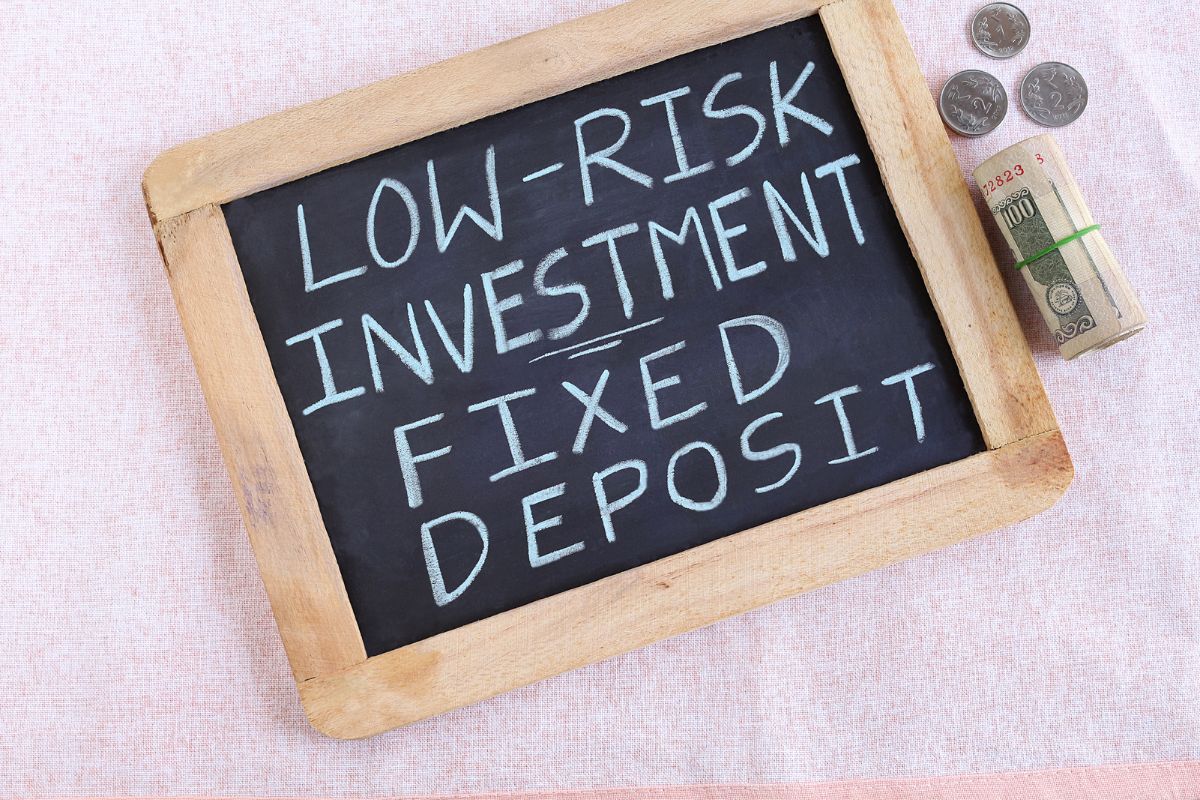  सर्वात सुरक्षित गुंतवणूक आणि कमी रिस्क म्हणजे <a href="https://lokmat.news18.com/tag/Fixed%20deposit/">फिक्स डिपॉझिट</a> आहे. जर तुम्ही गुंतवणूक करण्याचा विचार करत असाल तर आनंदाची बातमी आहे. खासगी बँकेनं व्याजदर वाढवण्याचा निर्णय घेतला आहे.
