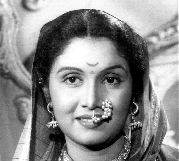 1932 मध्ये माधुरी या चित्रपटातून त्यांनी बालकलाकार म्हणून करिअरला सुरुवात केली. त्या चित्रपटात काम करताना त्या अवघ्या ४ वर्षांच्या होत्या. तेव्हापासून त्यांनी कठोर परिश्रम केले आणि शेवटी 1946 मध्ये कीमा या हिंदी चित्रपटाद्वारे अभिनय क्षेत्रात पदार्पण केले.
