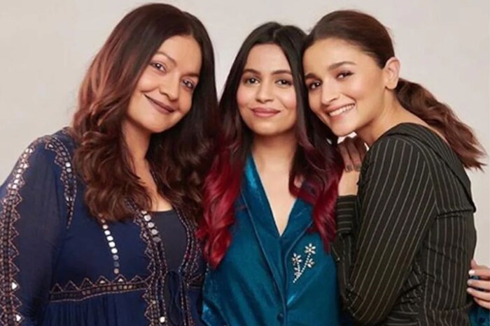 सलमान खानच्या 'बिग बॉस ओटीटी 2' च्या 13व्या स्पर्धकाचे नाव आहे पूजा भट्ट, जी एक प्रसिद्ध बॉलिवूड अभिनेत्री आणि आलिया भट्टची बहीण आहे. 
