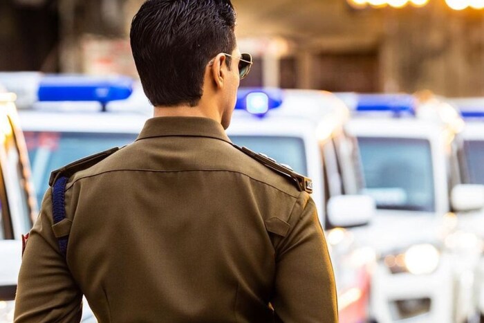 कोरोनाच्या काळात बॉलीवूड तसंच चित्रपट कलाकारांच्या करिअरला ग्रहण लागले. त्या काळात चित्रपटगृहांमध्ये प्रदर्शित झालेल्या प्रत्येक बॉलीवूड चित्रपटाचे मोठे नुकसान झाले, परंतु याच काळात एका अभिनेत्याचं नशीब उजळलं. हा अभिनेता म्हणजे सिद्धार्थ मल्होत्रा. 