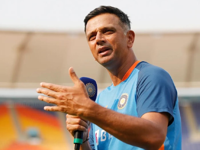 या प्रकरणी महान फलंदाज सचिन तेंडुलकरकडून अद्याप कोणतीही प्रतिक्रिया आलेली नाही. काँग्रेस युवकच्या वतीने त्यांच्या मुंबईतील बंगल्याबाहेर याप्रकरणी पोस्टरही लावण्यात आले होते. सचिनचा सहकारी आणि कर्णधार सौरव गांगुली आणि भारतीय क्रिकेट संघाचे मुख्य प्रशिक्षक राहुल द्रविड यांनी देखील यावर अद्याप काहीही प्रतिक्रिया दिलेली नाही. बीसीसीआय