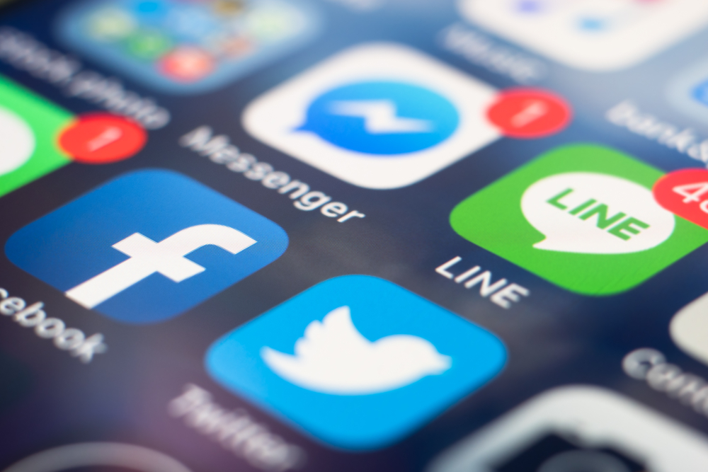 सोशल मीडियामुळे पती-पत्नीत वाद, घटस्फोटापर्यंत पोहचतायत प्रकरणे