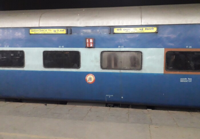 ग्रँड ट्रंक एक्सप्रेस - ही भारतातील सर्वात लांब पल्ल्याच्या ट्रेनपैकी एक आहे. त्याची सुरुवात 1 एप्रिल 1929 रोजी झाली. तेव्हा पाकिस्तान भारतापासून वेगळा झाला नव्हता. ही ट्रेन पेशावर ते मंगळुरूपर्यंत चालवण्यात आली होती. मात्र, आता ती दिल्ली ते चेन्नई सेंट्रलपर्यंत धावते आणि यादरम्यान एकूण 40 स्टेशनवर प्रवासी उतरतात.