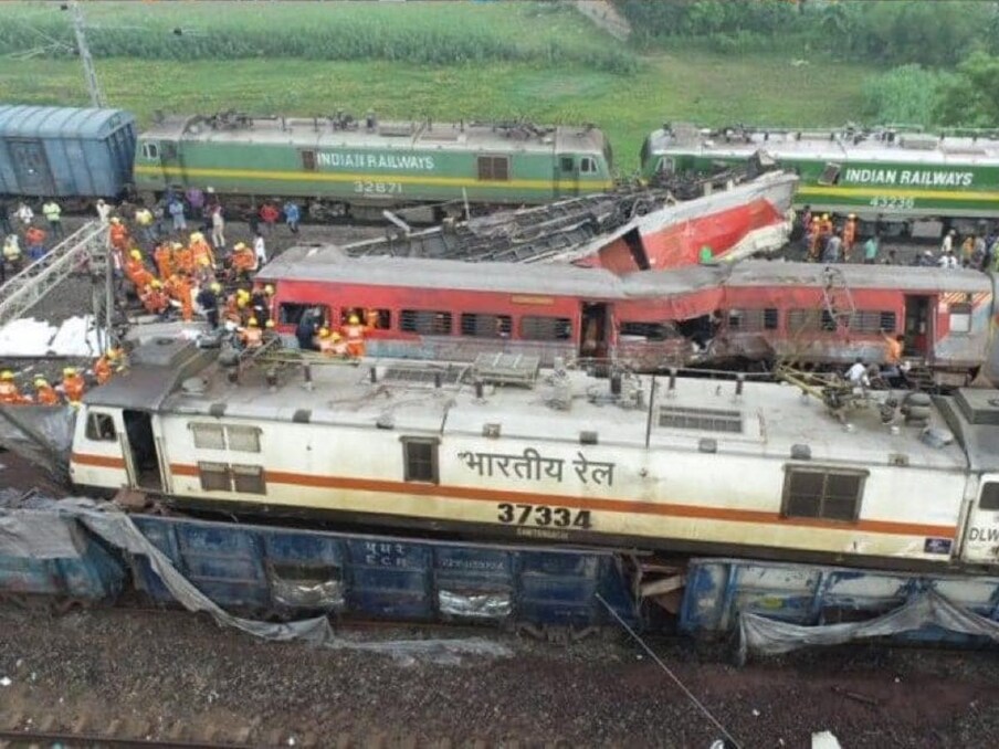 बालासोरमध्ये झालेल्या भीषण रेल्वे अपघातानंतर रेल्वेच्या बड्या अधिकाऱ्यांवर कारवाई होऊ शकते. याआधीही अशा अपघातांनंतर रेल्वेच्या उच्च आणि कनिष्ठ अधिकाऱ्यांवर कारवाई झाली आहे. या अपघातामधल्या 151 मृतांची ओळख आतापर्यंत पटली आहे. 