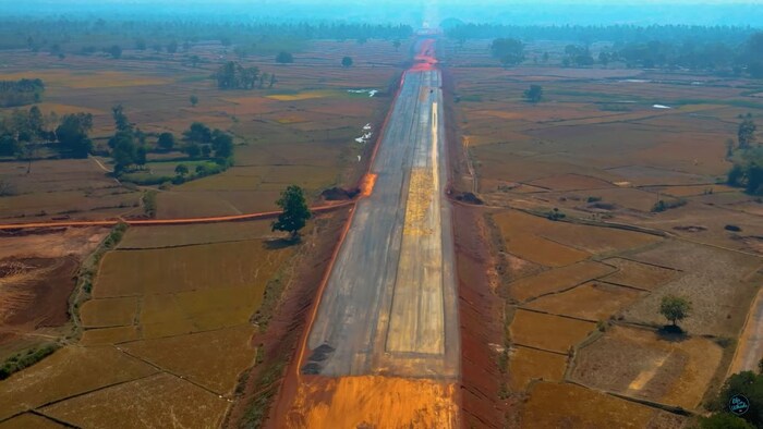 400 किलोमीटर लांब आणि 6 लेन सुरत-चेन्नई इकॉनॉमिक कॉरिडॉर (महाराष्ट्र विभाग) संदर्भात राज्यात भूसंपादनाचे काम सुरू आहे. काही भागांसाठी निविदा मागवण्यात आल्या आहेत.
