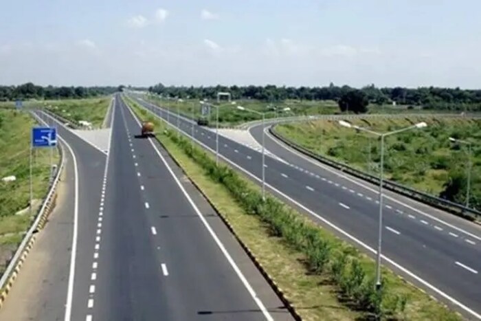 समृद्धी एक्स्प्रेस वे फेज 3 (भरवीर खुर्द ते मुंबई) 101 किलोमीटर लांबीचा आणि 6 लेनचा निर्माणाधीन एक्स्प्रेस वे ऑगस्ट 2023 आणि मार्च 2024 पर्यंत टप्प्याटप्प्याने खुला होईल. राज्यात दिल्ली-मुंबई द्रुतगती मार्ग (महाराष्ट्र विभाग 170 किमी - 8 लेन) बांधण्याचे काम सुरू आहे. त्याचवेळी नागपूर-विजयवाडा द्रुतगती महामार्गासाठी (महाराष्ट्र विभाग) राज्यात भूसंपादन सुरू आहे.