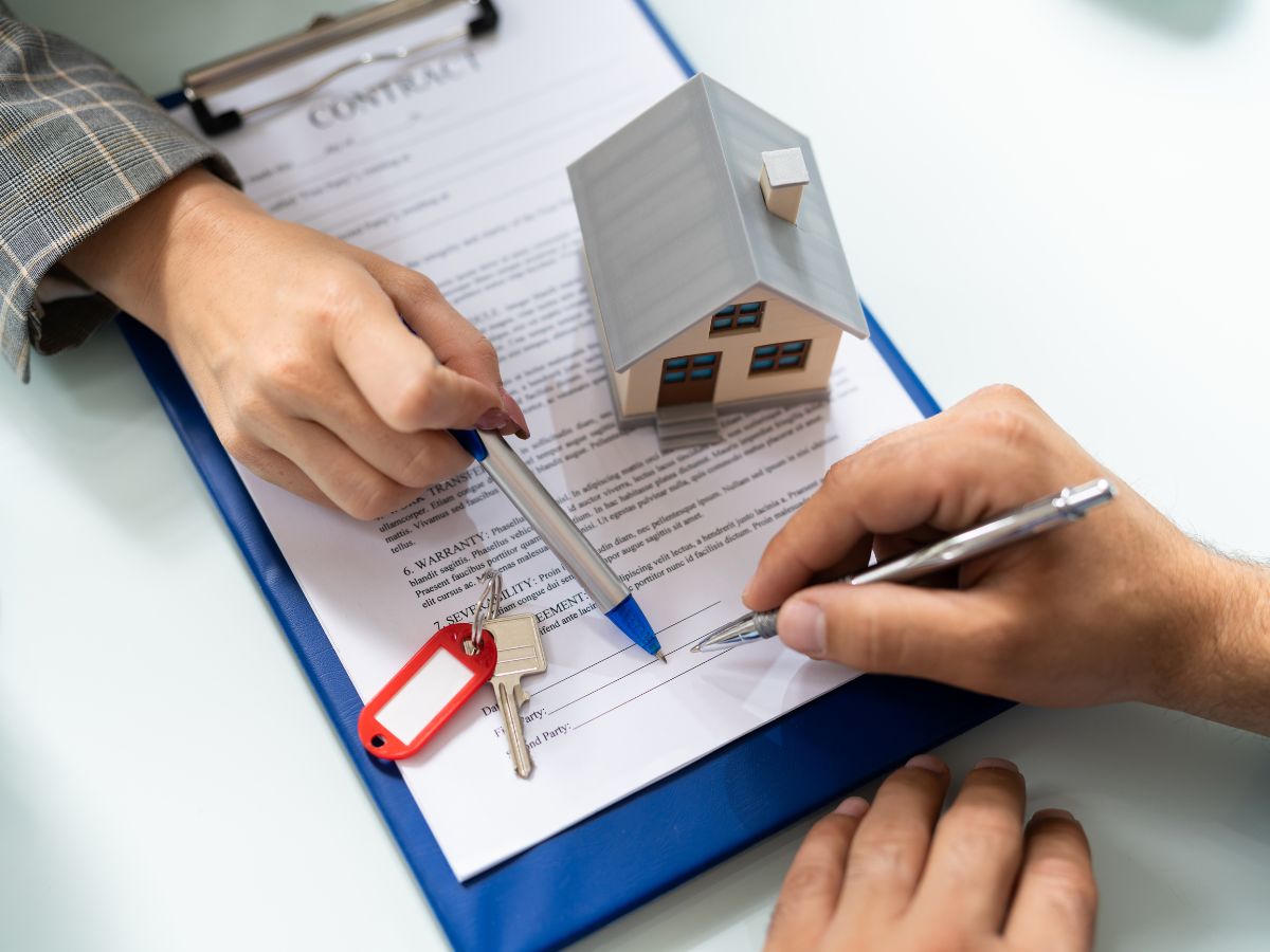  टायटल डॉक्यूमेंट- हा असा डॉक्यूमेंट आहे जो <a href="https://lokmat.news18.com/tag/property/">प्रॉपर्टी</a>ची मालकी ट्रांसफर करण्यासाठी वापरला जातो.