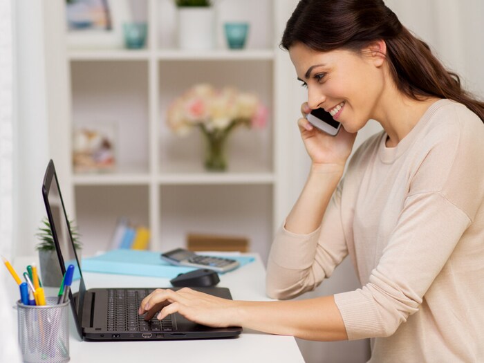 आजच्या बदलत्या युगात तुम्हालाही स्वतःला अपग्रेड करत राहावे लागेल आणि तुमचे कौशल्य वाढवत राहावे लागेल. पारंपारिक पदव्यांसोबत, काही प्रमाणन अभ्यासक्रम आणि ऑनलाइन पदव्या देखील तुम्हाला नोकरी मिळवून देण्यासाठी खूप उपयुक्त ठरू शकतात.