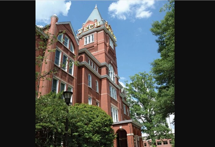 जॉर्जिया इन्स्टिट्यूट ऑफ टेक्नॉलॉजी- या विद्यापीठात अनेक वर्षांपासून ऑनलाइन अभ्यासक्रम चालवले जात आहेत. आतापर्यंत 30 लाखांहून अधिक लोकांनी याच्या जागतिक दर्जाच्या अभ्यासक्रमांचा लाभ घेतला आहे. डेटा स्टॅटिस्टिक्स, सप्लाय चेनची तत्त्वे यासारखे प्रगत अभ्यासक्रम करून तुम्ही तुमचे कौशल्य लक्षणीयरीत्या वाढवू शकता.