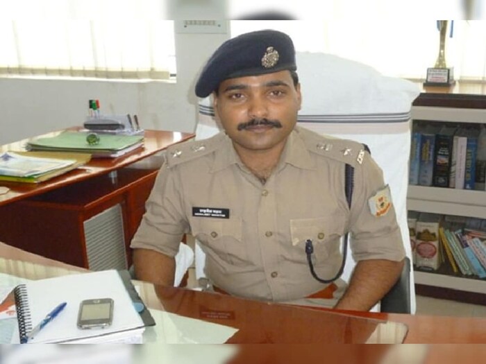 आम्ही बोलत आहोत IPS अधिकारी इंद्रजित मेहता यांच्याबद्दल. झारखंडमधील बोकारो जिल्ह्यातील एका छोट्या गावात त्यांचा जन्म झाला. तो शेतकरी कुटुंबातून येतो. लहानपणापासून आर्थिक संकटाचे वातावरण त्यांनी पाहिले आहे.