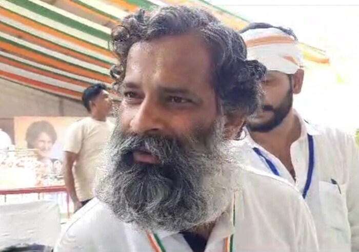 राकेश यांचा चेहरा, केस आणि दाढी हुबेहूब राहुल गांधींसारखी दिसत आहे. त्यामुळे लोक त्यांना राहुल गांधींचा डुप्लिकेट म्हणून ओळखतात. त्यांना कार्यक्रमात पाहताच लोकांची सेल्फीसाठी झुंबड उडाली.