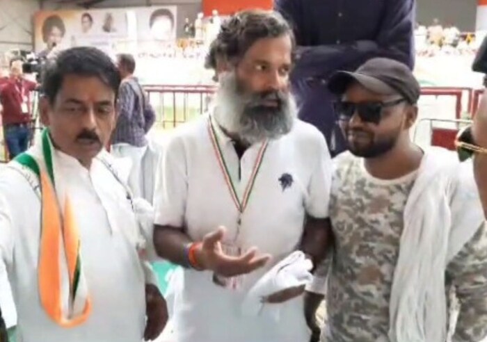 काँग्रेस सरचिटणीस प्रियंका गांधी विधानसभा निवडणुकीच्या प्रचाराला सुरुवात करण्यासाठी जबलपूरमध्ये आल्या होत्या. यादरम्यान राहुल गांधी यांच्यासारखे दिसणारे राकेश कुशवाहही कार्यक्रमात पोहोचले. ते लोकांमध्ये आकर्षणाचा केंद्रबिंदू ठरले.