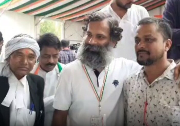 जेव्हा राकेश यांना राहुल गांधींप्रमाणे दाढी आणि केस ठेवण्याबाबत विचारण्यात आले तेव्हा ते म्हणाले की, मी राहुल गांधींचा चाहता आहे. लोक अनेकदा त्यांना राहुल गांधी समजतात. अशा परिस्थितीत जेव्हा भारत जोडो यात्रा सुरू झाली, तेव्हापासूनच त्यांनी राहुल गांधींप्रमाणे दाढी वाढवण्यास सुरुवात केली.