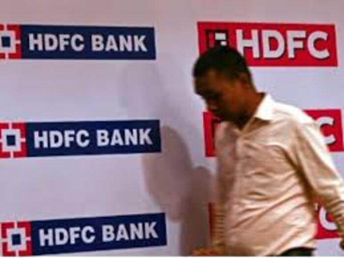 खाजगी क्षेत्रातील सर्वात मोठी बँक असलेल्या HDFC ने देखील आपल्या ग्राहकांना जास्तीत जास्त 30 वर्षांचा  टेन्‍योर दिला आहे. बँक सध्या 8.50 टक्के सुरुवातीच्या व्याज दराने होम लोन देत आहे. येथून लोन घेणाऱ्याला प्रति 1 लाख रुपयांवर 769 रुपये ईएमआय भरावा लागेल.
