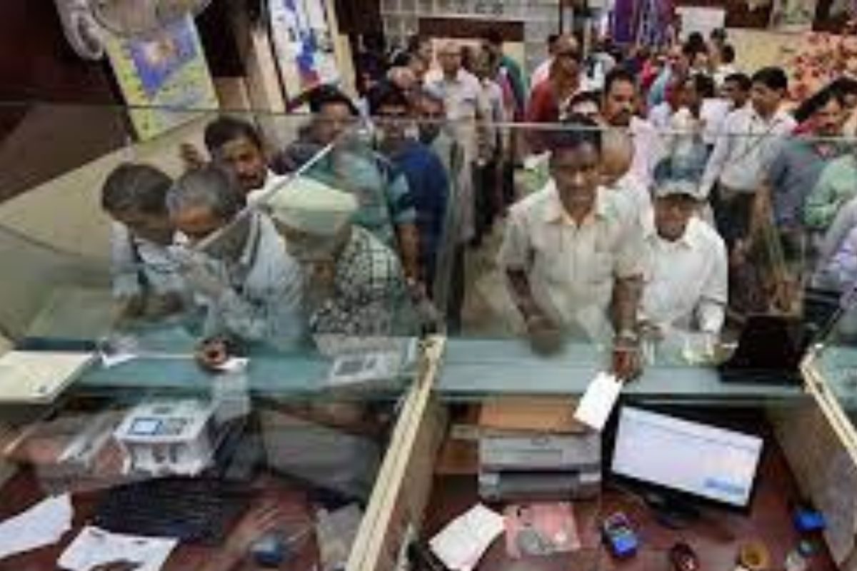 आठवड्यातले 5 दिवसच सुरू राहणार बँक, शनिवारी गेलात तर होईल नुकसान