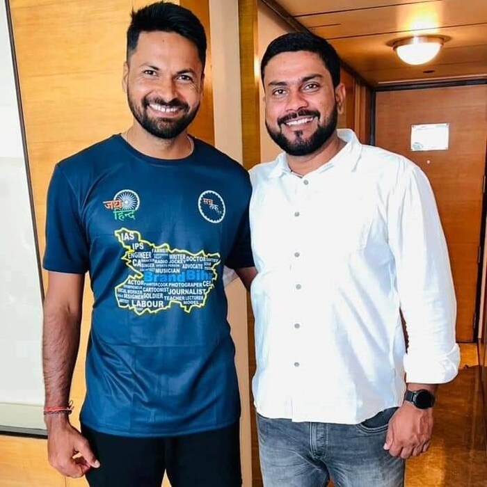 वेस्ट इंडिज दौऱ्यात टीम इंडिया तीन टेस्ट आणि तीन वनडे मॅच खेळणार आहे, यासाठी शुक्रवारी बीसीसीआयने टीम इंडियाची घोषणा केली. यामध्ये बिहारचे दोन खेळाडू ईशान किशन आणि मुकेश कुमार यांना संधी मिळाली आहे. मुकेश कुमार बिहारच्या गोपालगंजचा रहिवासी आहे.