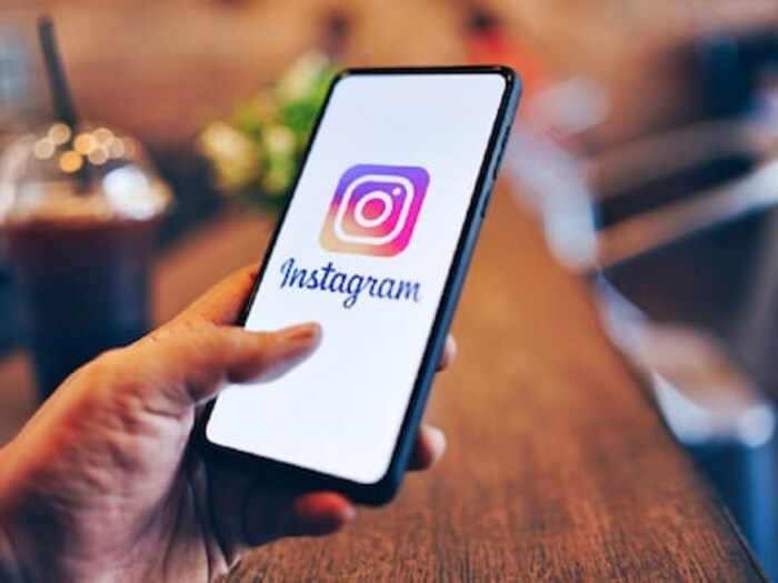 'Subscribe' वर टॅप केल्यानंतर तुमच्यासमोर पेमेंटचे ऑप्शन दिसतील. भारतात Instagram अॅपवर मेटा व्हेरिफाईडची किंमत 699 रुपये प्रति महिना ठेवण्यात आली आहे. पेमेंट केल्यानंतर आणि सरकारी आयडीच्या मदतीने तुमची ओळख व्हेरिफाय केल्यानंतर, अकाउंटवर ब्लू टिक दिसेल.