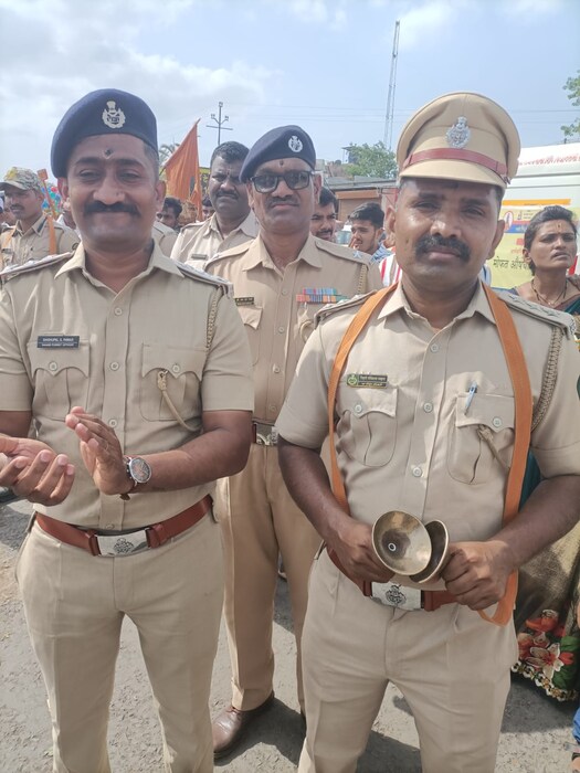 या वृक्षदिंडीच्या माध्यमातून निसर्ग जोपासा, वाघाची शिकार करू नका. वनपरिक्षेत्राचे नियम आणि कायदे समजून घ्या, असा संदेश देत ही दिंडी वाटचाल करत आहे.