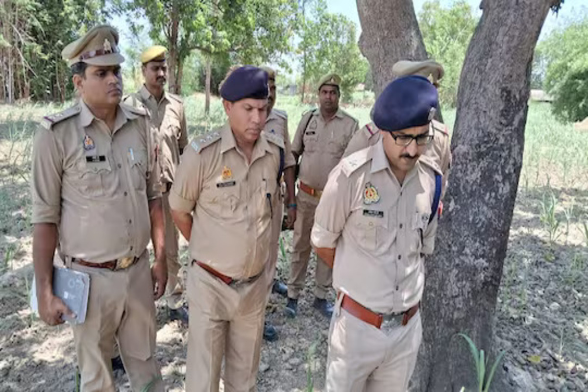 घटनास्थळी आलेले पोलीस