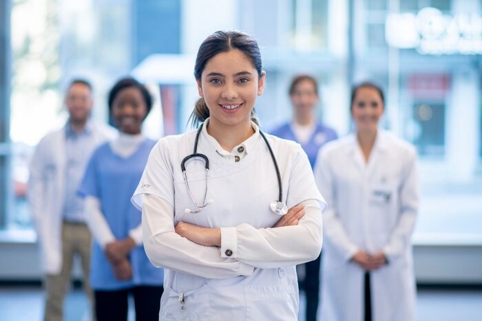 NEET UG 2023 परीक्षेचा निकाल लवकरच जाहीर होणार आहे. या निकालानंतर राजयोतील बारावी उत्तीर्ण झालेल्या विद्यार्थ्यांची MBBS ला प्रवेश घेण्यासाठी लगबग सुरु होणार आहे. मात्र अनेक विद्यार्थ्यांना राज्यातील टॉप MBBS कॉलेजेसबद्दल माहितीच नाहीये. पण चिंता नको आज आम्ही तुम्हाला महाराष्ट्रातील नामांकित आणि शिक्षणाच्या बाबतीत टॉपवर येणाऱ्या काही कॉलेजेसची नावं सांगणार आहोत. चला तर जाणून घेऊया. 