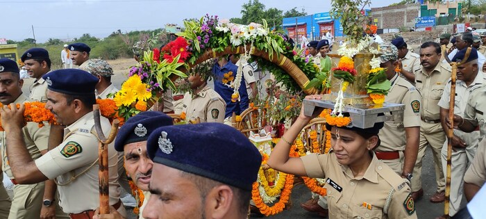 वारी संप्रदायात संत तुकारामांनी वृक्षवल्ली आम्हा सोयरे वनचरे, असं म्हणत निसर्गाचं रक्षण करा, वृक्ष लावा, प्राण्यांचे रक्षण करा असा संदेश दिला आहे. 