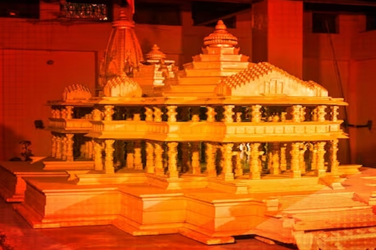 देशभरातील रामभक्तांना प्रसादाचं वाटप केलं जाईल. त्यानंतर जगभरातील रामभक्तांना भव्य मंदिरात दर्शन घेता येईल.