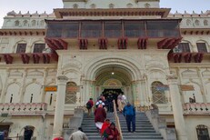 रोज मंदिरात जाण्याची सवय लावा, कारण, फायदे वाचून तुम्हीही व्हाल थक्क!