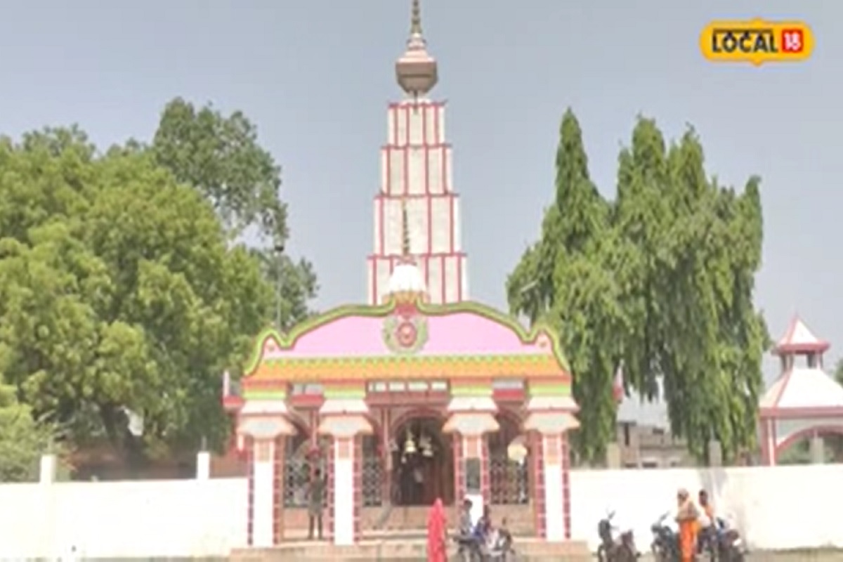 दूर-दूरहून लोक देवीच्या दर्शनासाठी याठिकाणी येतात आणि मनोकामना पूर्ण झाल्यावर तिचे आभारही मानतात.