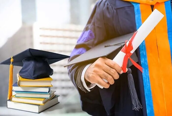 सब्सिडी किंवा योजना: सरकारकडून देखील अनेक एज्युकेशन लोन योजनाही चालवल्या जातात. एज्युकेशन लोनवरही शासन अनुदान देते. याचा फायदा घेतल्यास कर्जाची रक्कम लवकर संपेल.